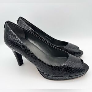 Stuart Weitzman Patent Leather Peep Toe Pumps Black Snakeskin Women's Size 7.5M